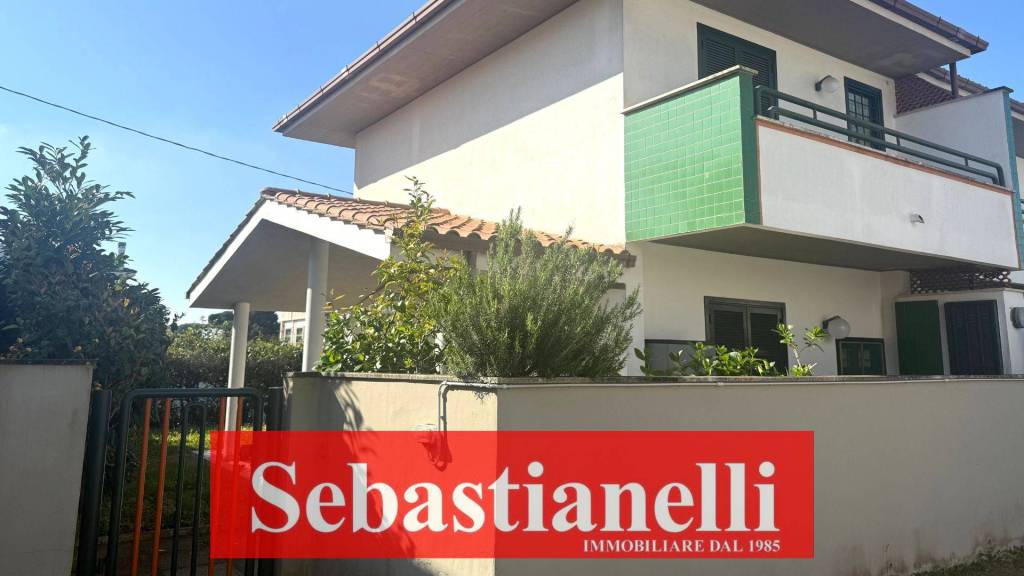 casa indipendente in vendita ad Anzio in zona Mare