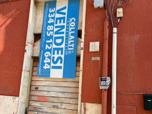 locale commerciale in vendita ad Anzio