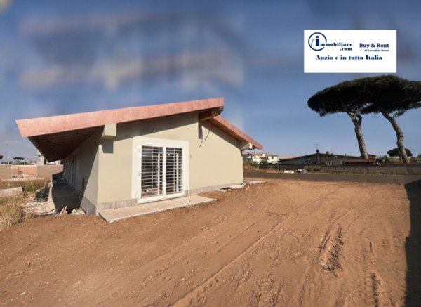 casa indipendente in vendita ad Anzio in zona Mare