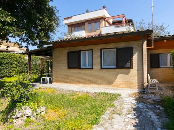 casa indipendente in vendita ad Anzio in zona Mare