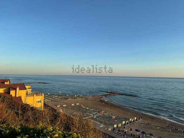 casa indipendente in vendita ad Anzio in zona Cincinnato