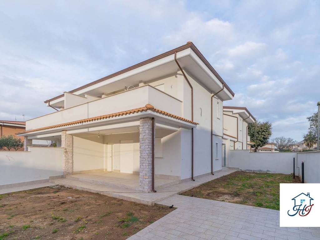 casa indipendente in vendita ad Anzio in zona Villa Claudia