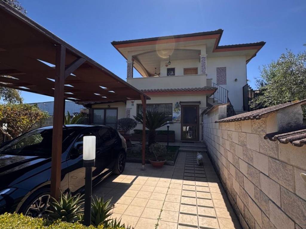 casa indipendente in vendita ad Anzio in zona Stazione