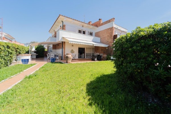 casa indipendente in vendita ad Anzio in zona Mare