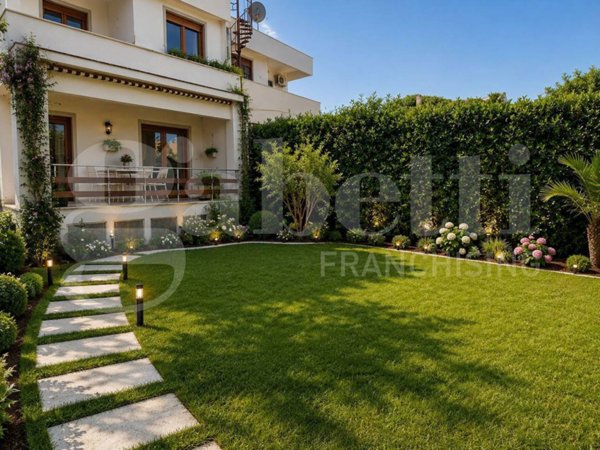 casa indipendente in vendita ad Anzio in zona Mare