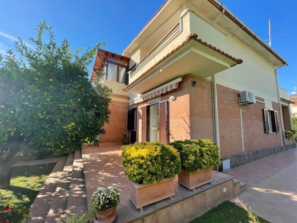 casa indipendente in vendita ad Anzio in zona Stazione