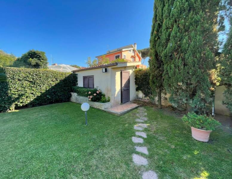 casa indipendente in vendita ad Anzio in zona Mare