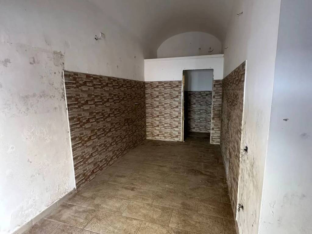 negozio in vendita ad Anzio