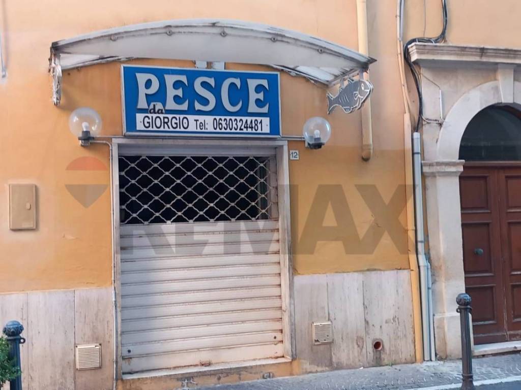 negozio in vendita ad Anzio
