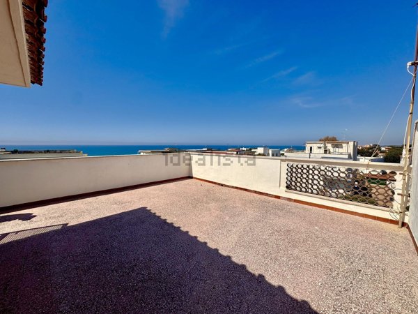 appartamento in vendita ad Anzio in zona Mare