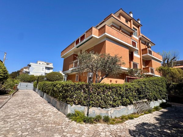 appartamento in vendita ad Anzio in zona Mare