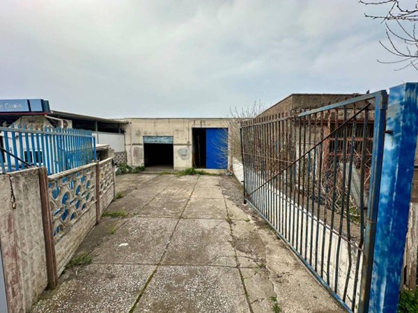 locale commerciale in vendita ad Anzio in zona Anzio Colonia