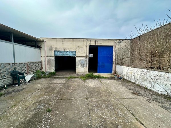 locale commerciale in vendita ad Anzio