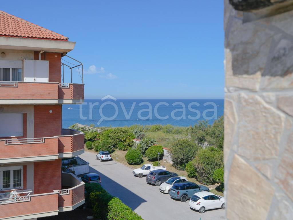 appartamento in vendita ad Anzio in zona Mare