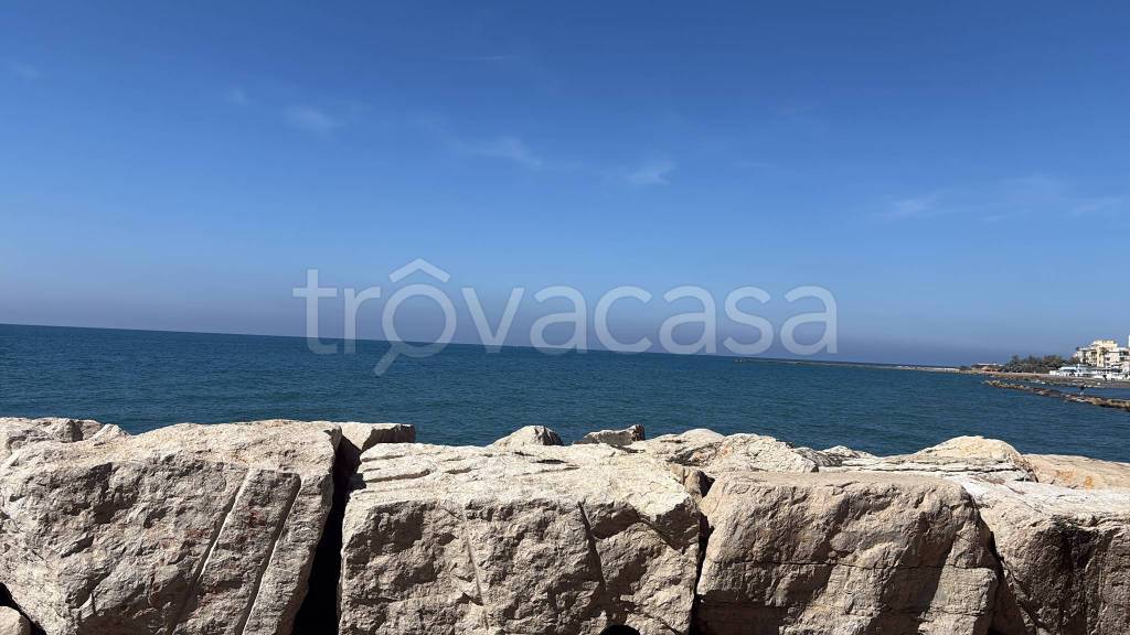 appartamento in vendita ad Anzio in zona Mare
