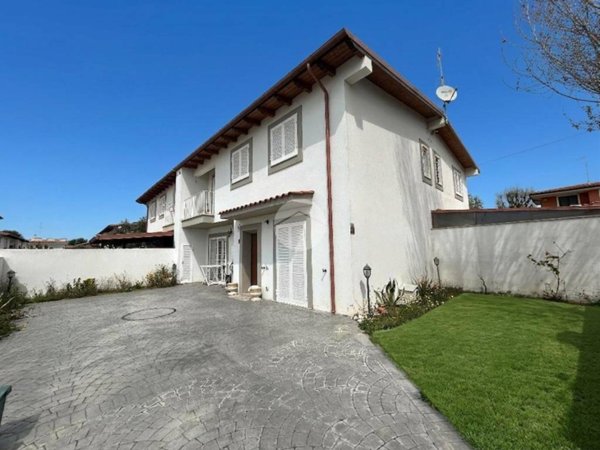 casa indipendente in vendita ad Anzio in zona Lido dei Pini