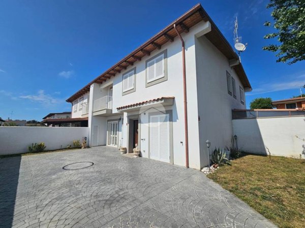 casa indipendente in vendita ad Anzio in zona Lido dei Pini