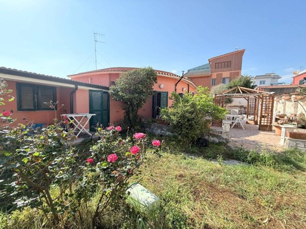 casa indipendente in vendita ad Anzio in zona Marechiaro