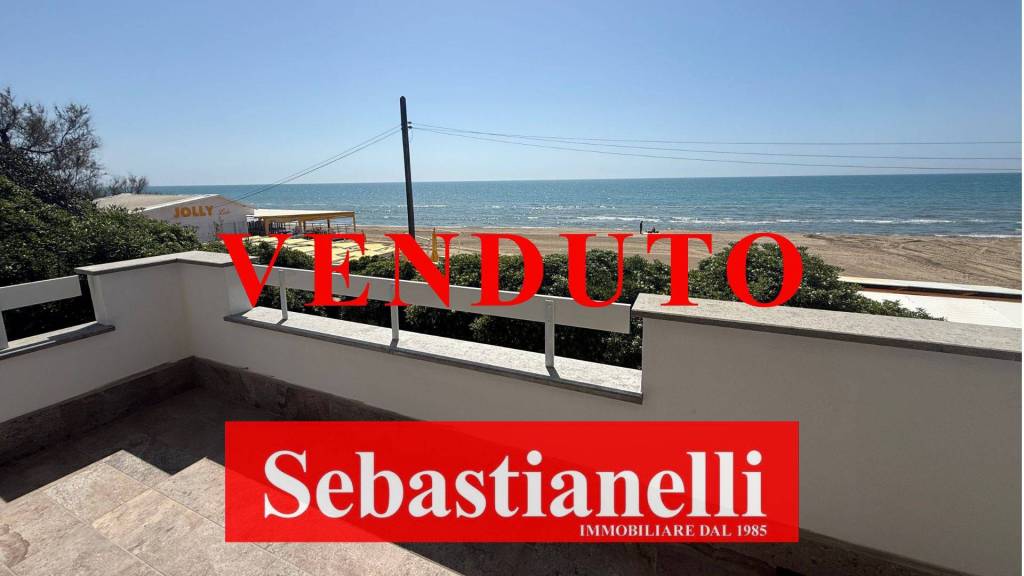 appartamento in vendita ad Anzio in zona Mare