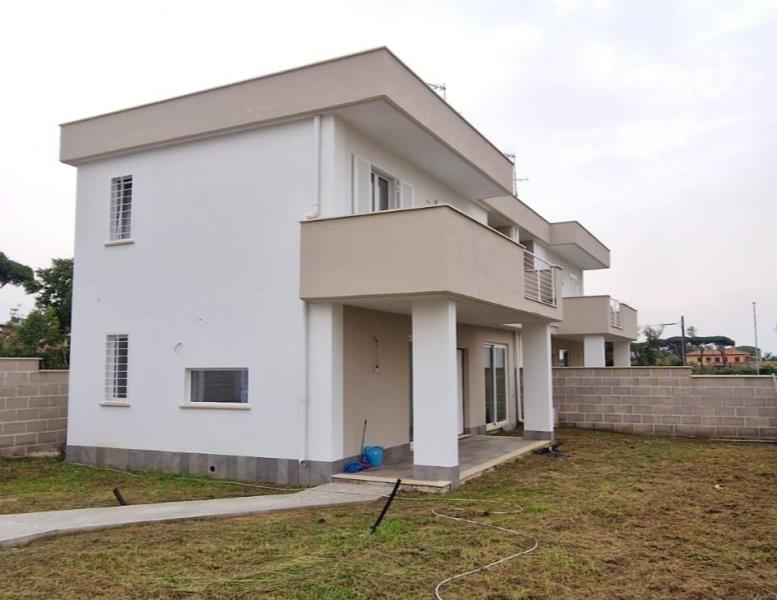 casa indipendente in vendita ad Anzio in zona Mare