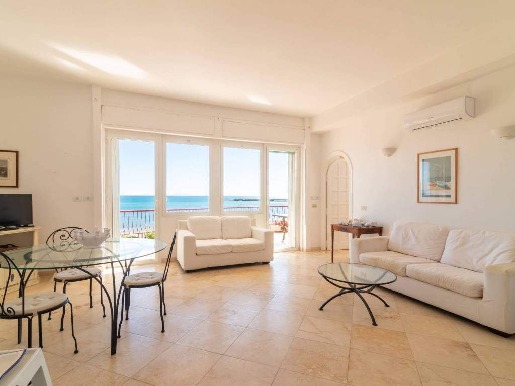 appartamento in vendita ad Anzio in zona Mare