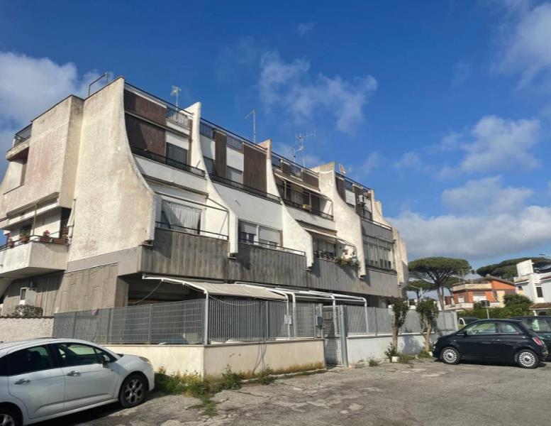 villa in vendita ad Anzio in zona Mare