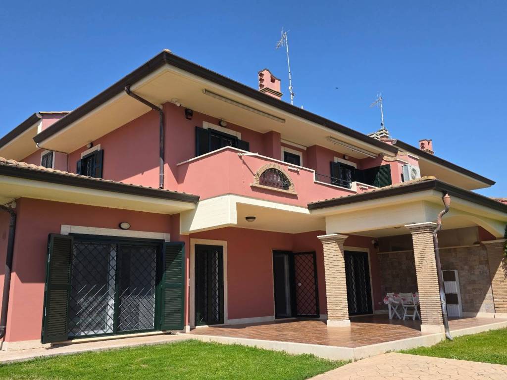 casa indipendente in vendita ad Anzio in zona Lido delle Sirene