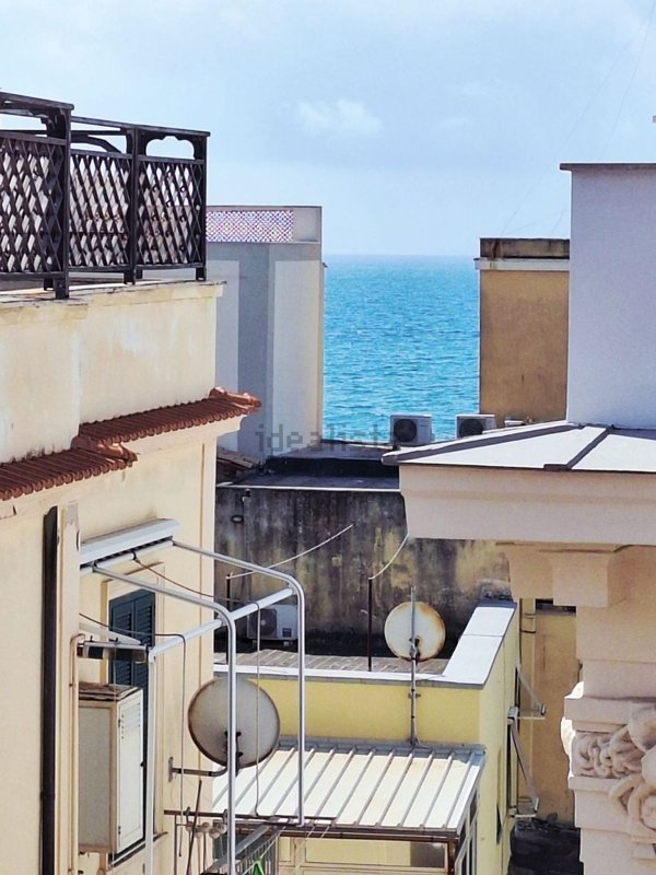 appartamento in vendita ad Anzio in zona Mare