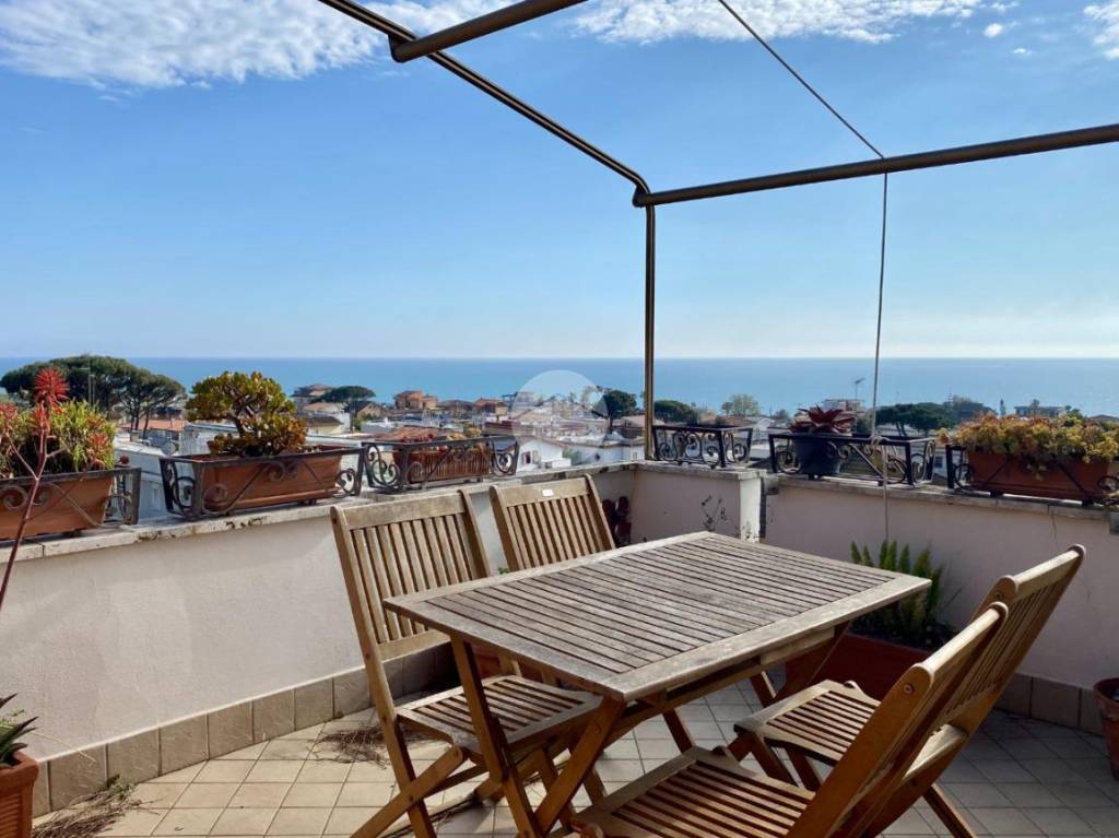 appartamento in vendita ad Anzio in zona Mare