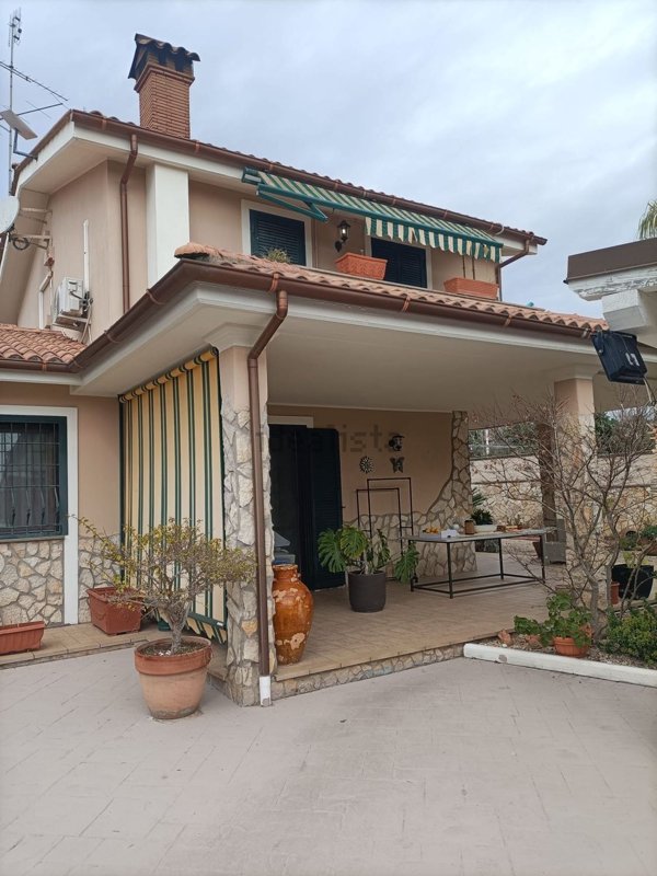 casa indipendente in vendita ad Anzio