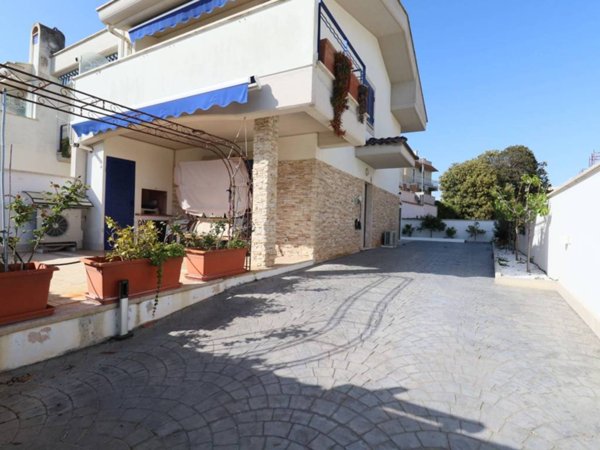 casa indipendente in vendita ad Anzio in zona Mare