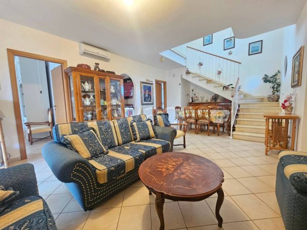 casa indipendente in vendita ad Anzio in zona Villa Claudia