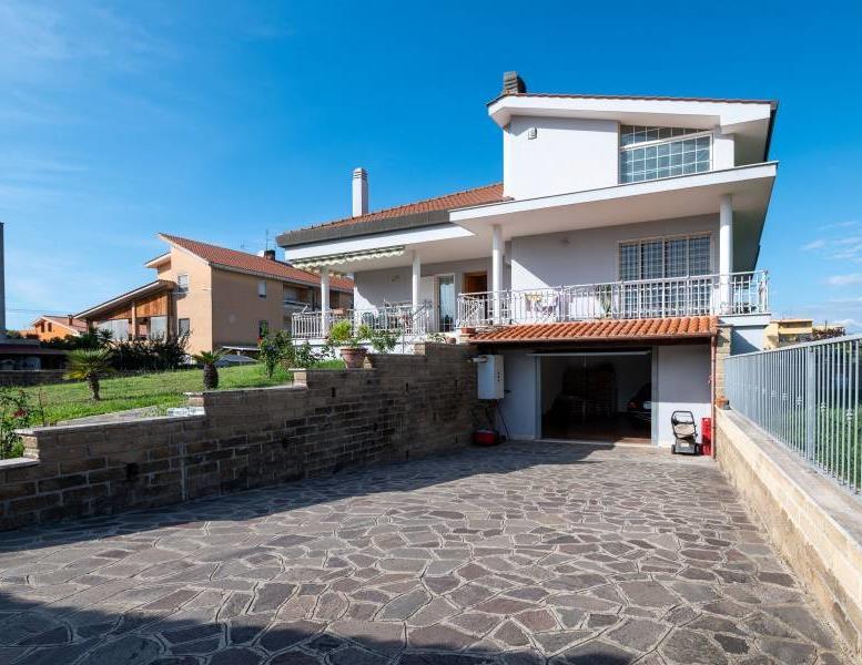 casa indipendente in vendita ad Anzio