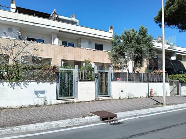appartamento in vendita ad Anzio in zona Mare
