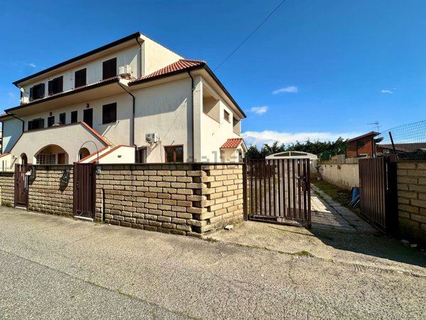 casa indipendente in vendita ad Anzio in zona Villa Claudia