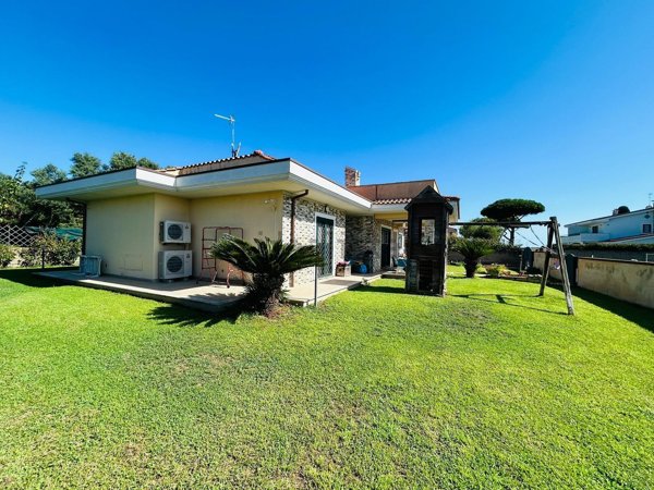 casa indipendente in vendita ad Anzio in zona Mare