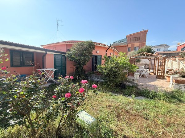 casa indipendente in vendita ad Anzio in zona Mare