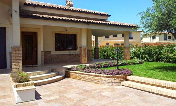 casa indipendente in vendita ad Anzio