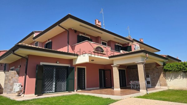 casa indipendente in vendita ad Anzio in zona Villa Claudia
