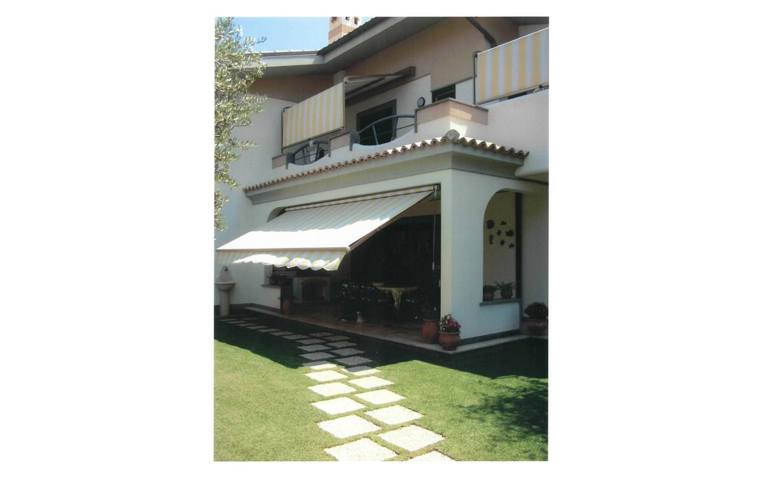 casa indipendente in vendita ad Anzio in zona Stazione