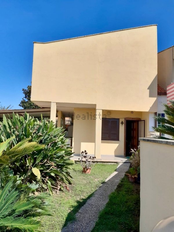 casa indipendente in vendita ad Anzio in zona Mare