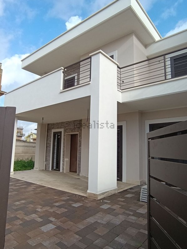 casa indipendente in vendita ad Anzio in zona Mare