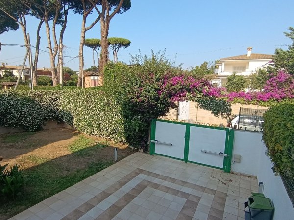 casa indipendente in vendita ad Anzio in zona Villa Claudia
