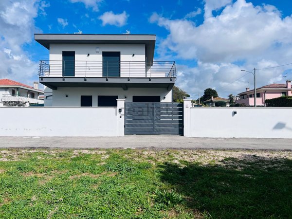 casa indipendente in vendita ad Anzio in zona Mare