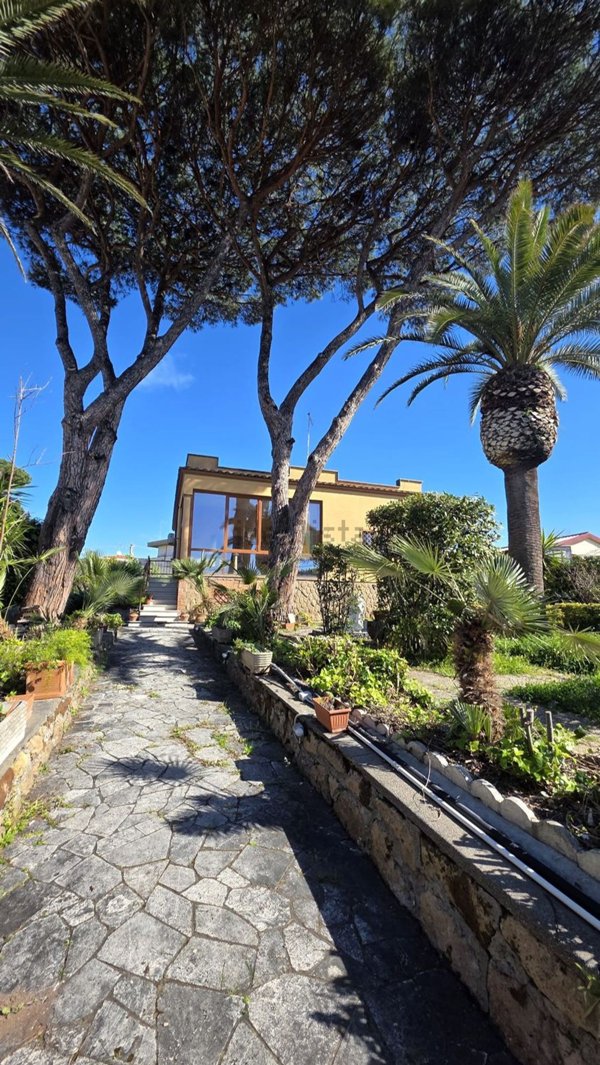 casa indipendente in vendita ad Anzio in zona Marechiaro