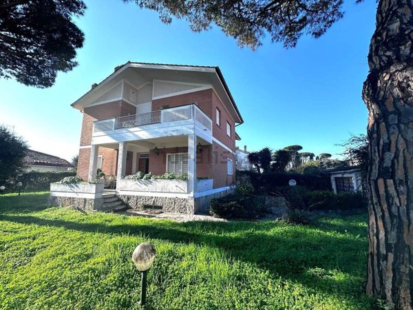 casa indipendente in vendita ad Anzio in zona Lido dei Pini