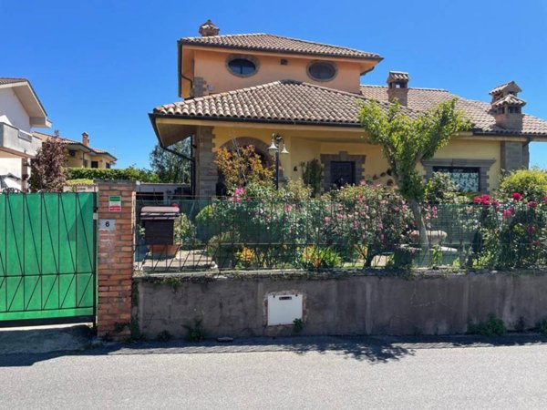 casa indipendente in vendita ad Anzio in zona Villa Claudia