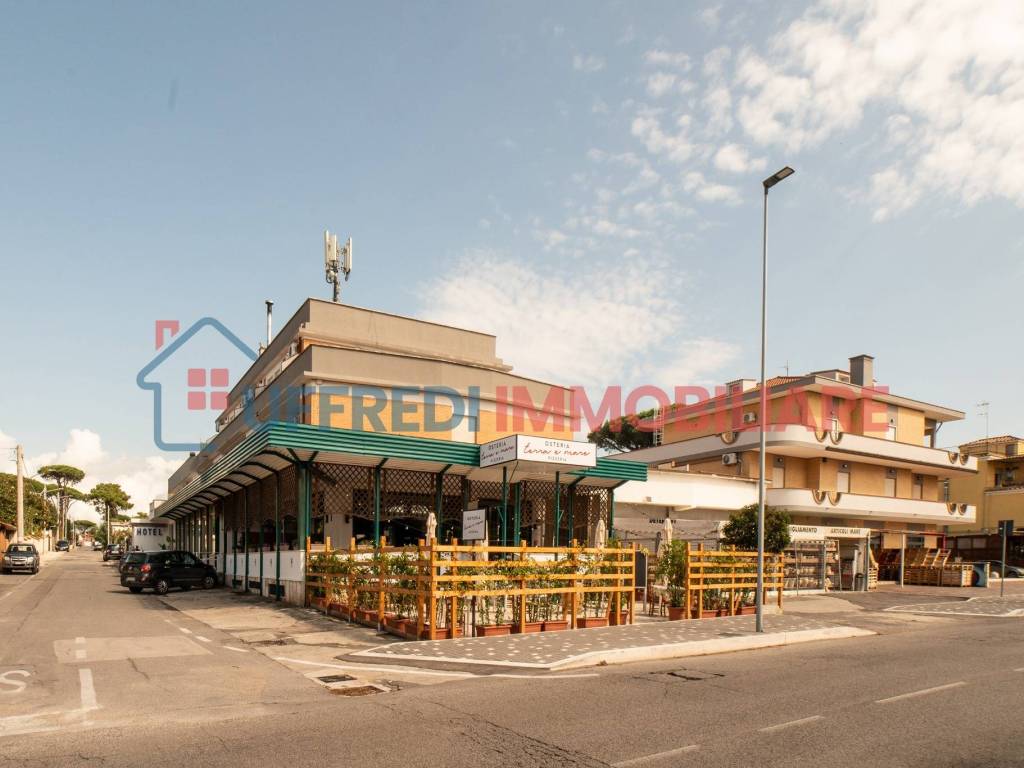 negozio in vendita ad Anzio in zona Lido dei Pini