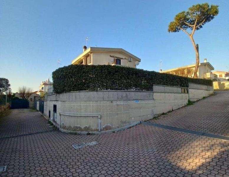casa indipendente in vendita ad Anzio in zona Mare