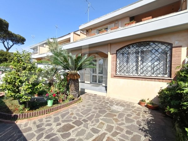 casa indipendente in vendita ad Anzio in zona Villa Claudia